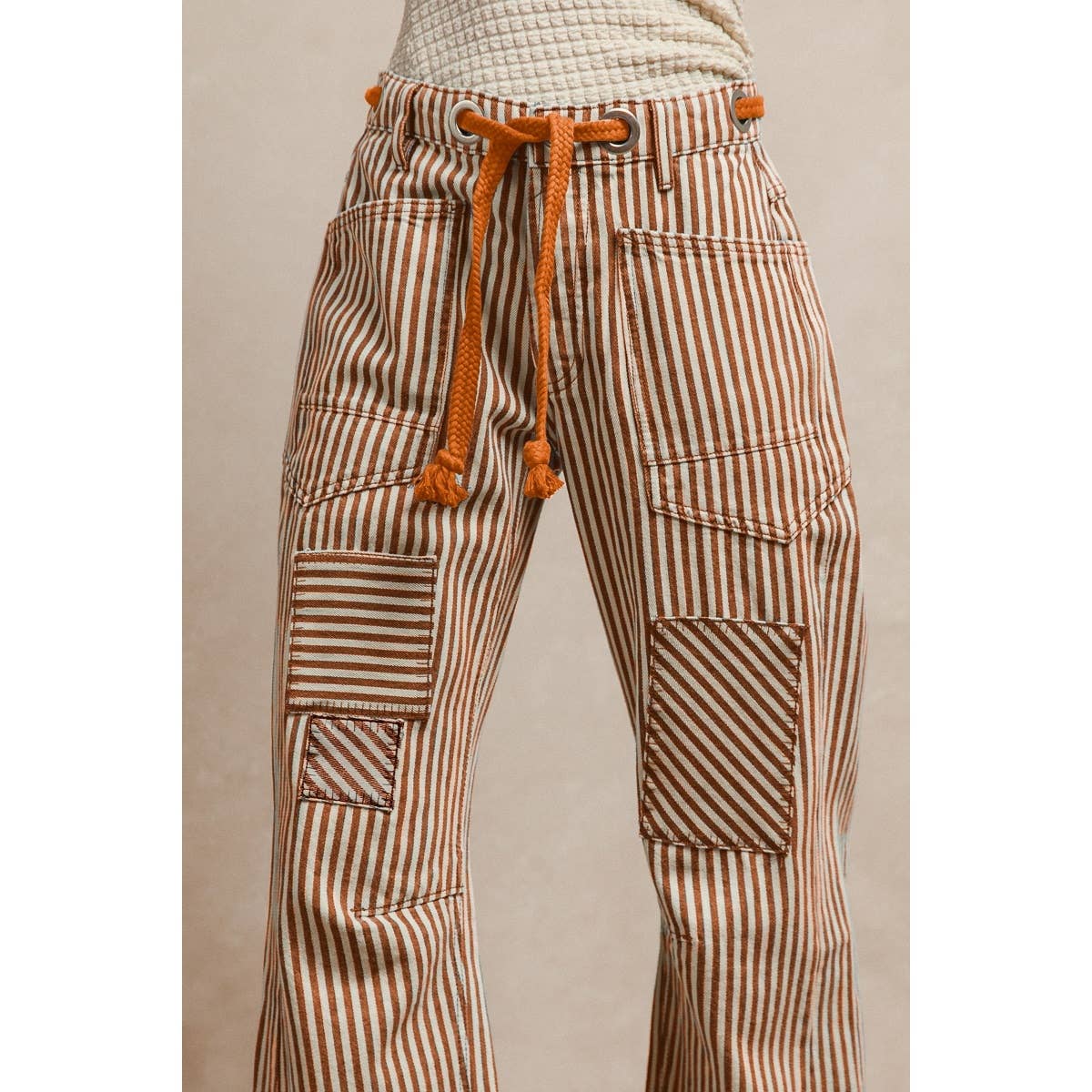 STRIPED TWILL BARREL PANTS: RUST